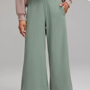 Lululemon Swift Mid-Rise Wide-Leg Pant in Eucalyptus Grey Size 6